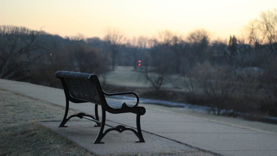 bench-690337_1280